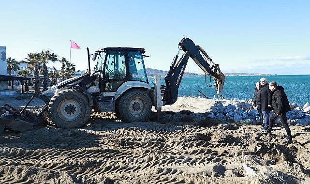 Başkan Deveciler Duyarsız Kalmadı Ören Plajı'nda Yapılan Beton Seti Yıktı