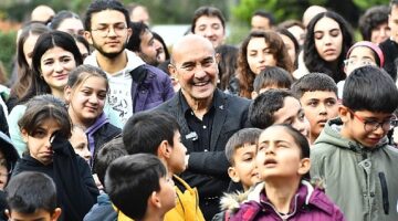 Başkan Soyer “Mahallede Dayanışma Var" gençleriyle buluştu
