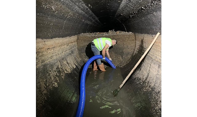 Büyük Kanal'daki temizlik çalışmaları yerin 8 metre altında sürüyor