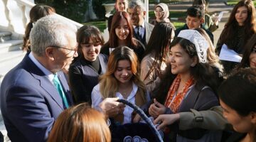 EÜ'de eğitim alan Orhun Değişim Programı öğrencileri ülkelerine törenle uğurlandı