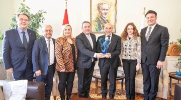 İzmirli turizmcilerden Başkan Soyer'e teşekkür ziyareti