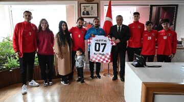 Kemer Belediyespor'dan Başkan Topaloğlu'na ziyaret