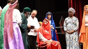 Lüleburgaz Belediyesi Tiyatro Topluluğu &apos;Orta Oyunu'nu sahneledi