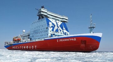 Rusya, Leningrad Buzkıranı'nı suya indirdi