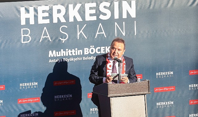 Yeniden aday gösterilen Başkan Böcek'e Ankara dönüşü coşkulu karşılama