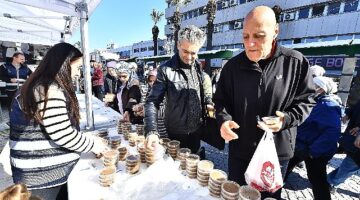6 Şubat depreminde hayatını kaybedenler İzmir'de anıldı