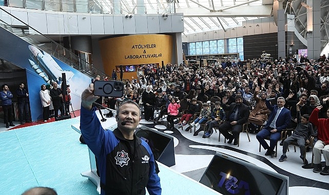 Alper Gezeravcı Uzay Yolculuğu Sonrası İlk Gençlik Buluşmasını Konya Bilim Merkezi'nde Yaptı