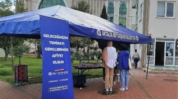 Antalya Büyükşehir'den üniversitelilere çorba ikramı