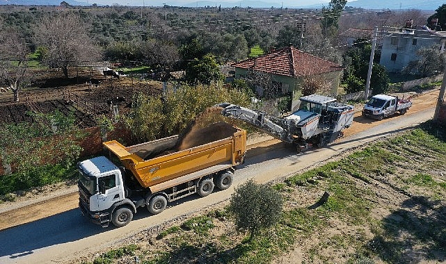 Aydın Büyükşehir Belediyesi Germencik Üzümlü – Moralı arasında yol yapım çalışmalarına devam ediyor
