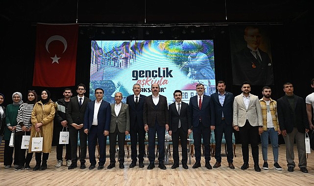 Başkan Altay Akşehir'de Esnafla ve Gençlerle Buluştu