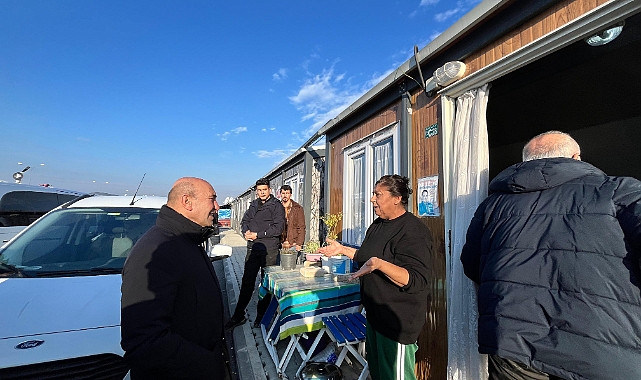 Başkan Soyer Osmaniye'de depremzedelerle buluştu
