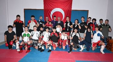 Başkan Topaloğlu'ndan kick boks sporcularına ziyaret