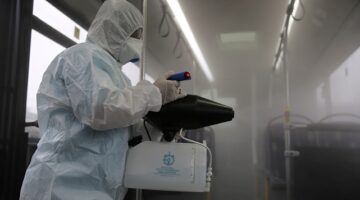 Büyükşehir'in otobüslerine nano gümüş dezenfekte