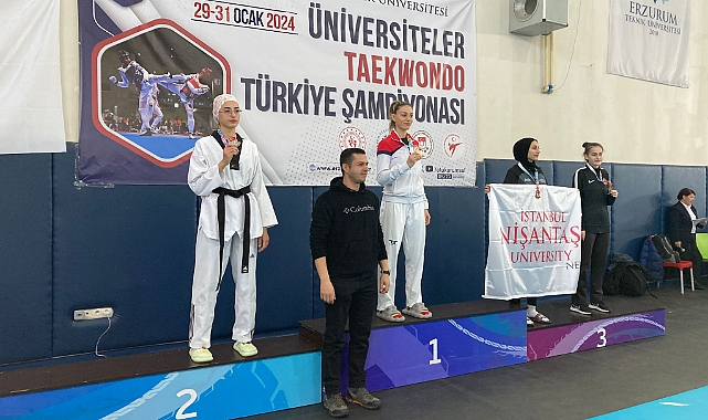 DEÜ'lü Tekvandocu Türkiye şampiyonasından Gümüş madalya ile döndü