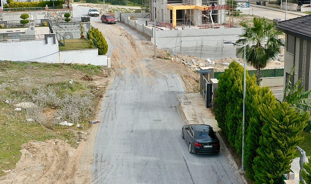 Didim Belediyesi, kent genelinde yol yapım çalışmalarına tüm hızıyla devam ediyor.