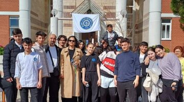 Ege Üniversitesi  &apos;İstihdam ve Kariyer Günleri'nde öğrenciler turizmcilerle buluştu