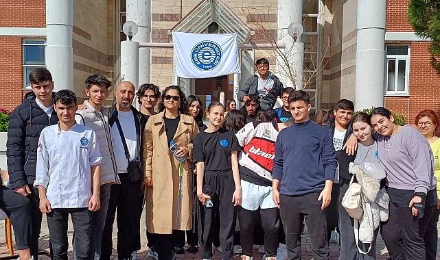 Ege Üniversitesi  &apos;İstihdam ve Kariyer Günleri'nde öğrenciler turizmcilerle buluştu