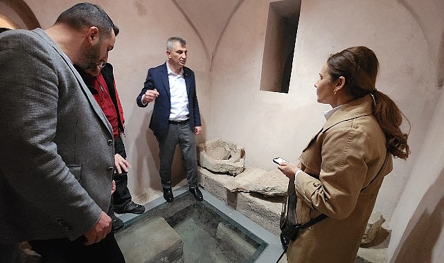 Gölcük Belediyesi tarafından yeniden ihya edilerek ilçeye ve turizme kazandırılması hedeflenen Yukarı Ulaşlı'daki tarihi Osmanlı hamamı, Ulaşlı Gençlik Derneği tarafından kiralandı