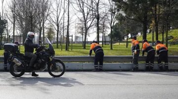 İBB'nin &apos;Motorcu Dostu Bariyer" Çalışmaları Hız Kesmeden Devam Ediyor