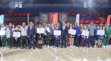 Okul Sporları Küçükler Voleybol Grup Müsabakaları İzmir'de Başladı