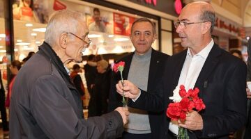 Selçuklu Belediye Başkanı Ahmet Pekyatırmacı 31 Mart Yerel Seçimleri kapsamında hafta sonu Selçuklu'nun farklı noktalarındaki alışveriş merkezlerinde vatandaş ve esnaflarla bir araya geldi