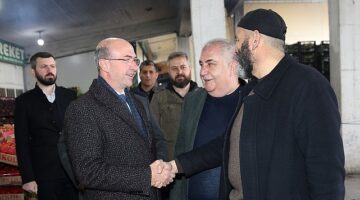 Selçuklu Belediye Başkanı Ahmet Pekyatırmacı Sebze-Meyve Hali, Plastikçiler ve Halıcılar  esnafıyla bir araya geldi.