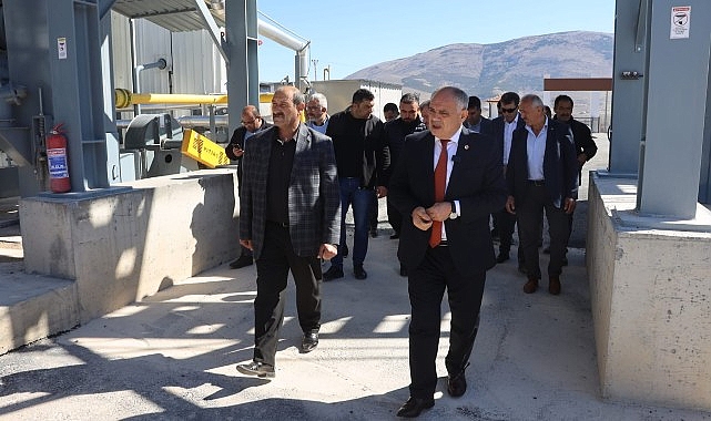 Yahyalı Belediye Başkanı Esat Öztürk, ilçedeki tüm yolların sıcak asfalt ile kaplanacağını söyledi.