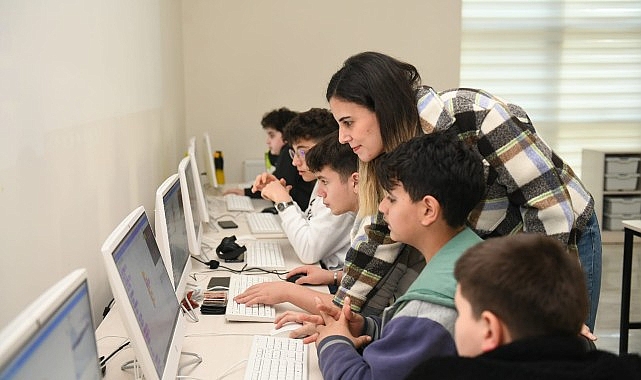 Yenişehir Belediyesinden çocuklara blok tabanlı yazılım kursu