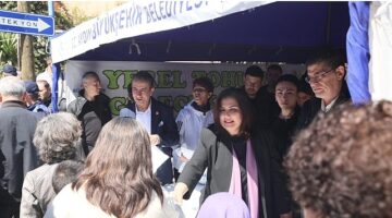 Aydın Büyükşehir Belediye Başkanı Özlem Çerçioğlu, Ata Tohumlarından üretilen fidelerin dağıtımını Efeler'in Kurtuluş Mahallesi'nde kurulan Pazar Pazarı'nda gerçekleştirdi