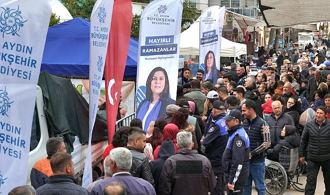 Aydın Büyükşehir Belediye Başkanı Özlem Çerçioğlu, Buharkent'te Ata Tohumlarından üretilen binlerce fidenin dağıtımını yaptı ve Buharkent Pazarı'nı ziyaret etti.