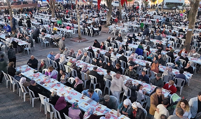 Aydın Büyükşehir Belediye Başkanı Özlem Çerçioğlu Efeler'in Umurlu Mahallesi'nde vatandaşlarla bir araya geldi