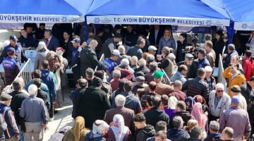 Aydın Büyükşehir Belediye Başkanı Özlem Çerçioğlu, İncirliova'da Ata Tohumlarından üretilen binlerce fidenin dağıtımını yaptı ve esnafla bir araya geldi