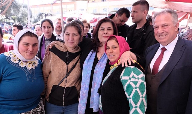 Aydın Büyükşehir Belediye Başkanı Özlem Çerçioğlu, Karacasu Pazarı'nı ziyaret ederek vatandaşlarla ve pazar esnafıyla buluştu