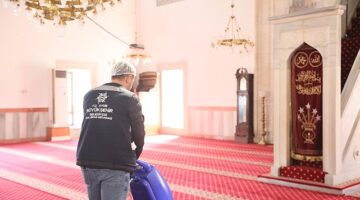 Aydın Büyükşehir Belediyesi Camileri Tertemiz Yapıyor