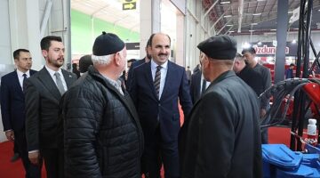 Başkan Altay Konya Tarım Fuarı'nda Firmalarla ve Çiftçilerle Bir Araya Geldi