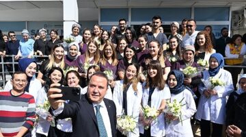 Başkan Böcek, sağlık çalışanlarının 14 Mart Tıp Bayramı'nı kutladı