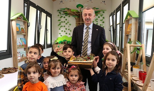 Başkan Büyükakın, Lokomotif Köyde çocuklarla buluştu