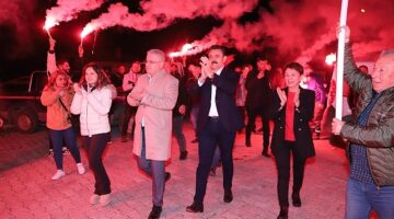 Başkan Kırgöz'e Dede Ocağı Kıratlı'da Zeybek Sürprizi