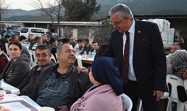 Başkan Topaloğlu'ndan belediye personeline iftar yemeği