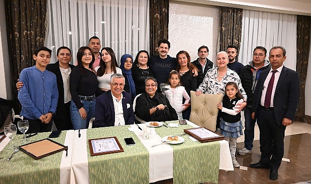 Başkan Topaloğlu'ndan tiyatro oyuncularına iftar yemeği