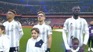 Beşiktaşlı Futbolcular Mor Gözlüklerle Sahada