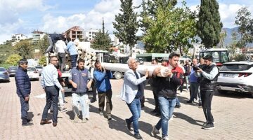 Büyükşehir Belediyesi yaraları sarmaya devam ediyor