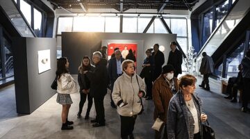 Çankaya Belediyesi Fikret Otyam Sanat Merkezi, Nihal Martlı'nın “Her Şey Yolunda” sergisine ev sahipliği yapıyor. Sergi, 7 Nisan'a kadar ücretsiz ziyaret edilebilecek