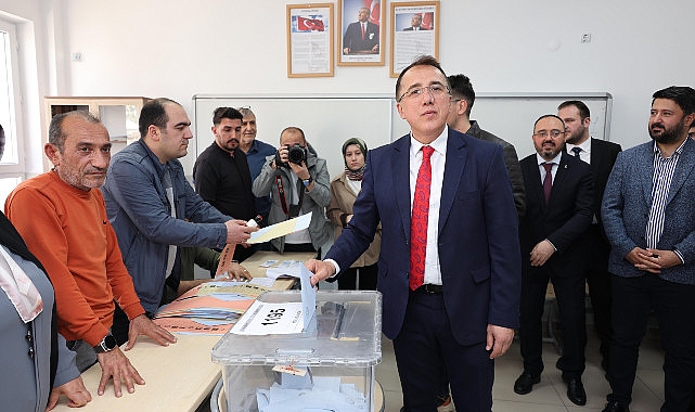 Dr. Mehmet Savran, Mahalli İdareler Genel Seçimleri için oyunu kullandı