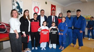 Kemer Belediyesi'nden judoculara malzeme desteği