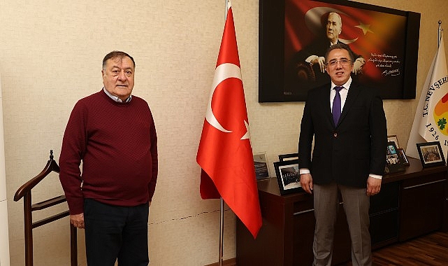 Nevşehir Belediye Başkanı Dr. Mehmet Savran, Gümrük ve Turizm İşletmeleri A.Ş. Yönetim Kurulu Başkanlığı görevine yeniden seçilen M.Arif Parmaksız'ı tebrik etti