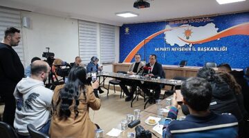 Nevşehir Belediye Başkanı ve AK Parti Belediye Başkan Adayı Dr. Mehmet Savran, iki aylık belediye başkanlık maaşını Mehmetçik Vakfı'na bağışladı