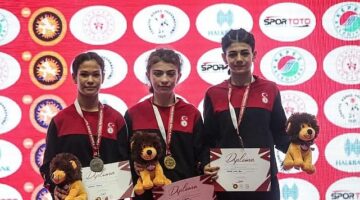 Nevşehir Belediyesi Gençlik ve Spor Kulübü güreşçisi Liva Nur Çelik 3.'ncü olarak gümüş madalya kazandı