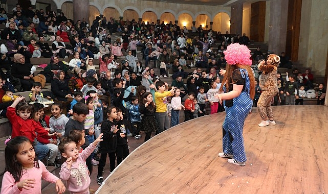 Nevşehir Belediyesi tarafından çocuklar için bu yıl ilk kez düzenlenen ramazan eğlence programları büyük ilgi görüyor
