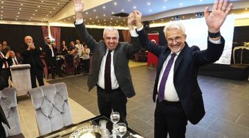 Nilüfer Belediye Meclisi'nin 2019-2024 seçim döneminin son toplantısı ve ardından yapılan kapanış yemeği duygusal anlara sahne oldu